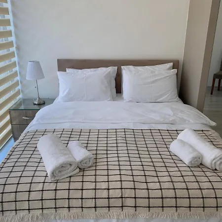 Apartment Perla Orient 21, A 1 Bedroom Luxury City Apartment, Sleeps Up To 4, Up To 50 Megabit Wifi, Walking Distance To Ivf Clinics Hospitals, Shops, Beaches And Bars And Restaurants *