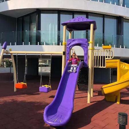 Perla Orient 21, A 1 Bedroom Luxury City Apartment, Sleeps Up To 4, Up To 50 Megabit Wifi, Walking Distance To Ivf Clinics Hospitals, Shops, Beaches And Bars And Restaurants