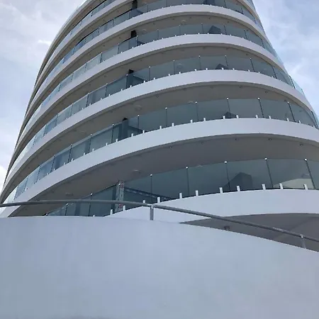 Perla Orient 21, A 1 Bedroom Luxury City Apartment, Sleeps Up To 4, Up To 50 Megabit Wifi, Walking Distance To Ivf Clinics Hospitals, Shops, Beaches And Bars And Restaurants *