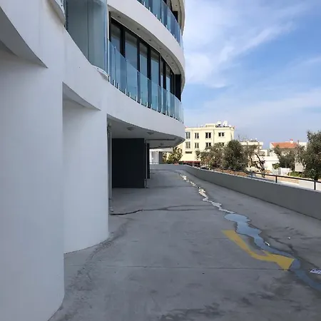 아파트 Perla Orient 21, A 1 Bedroom Luxury City Apartment, Sleeps Up To 4, Up To 50 Megabit Wifi, Walking Distance To Ivf Clinics Hospitals, Shops, Beaches And Bars And Restaurants 키레니아